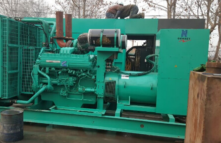 博白发电机组如何判断水冷式机油散热器内部是否需要清洗？